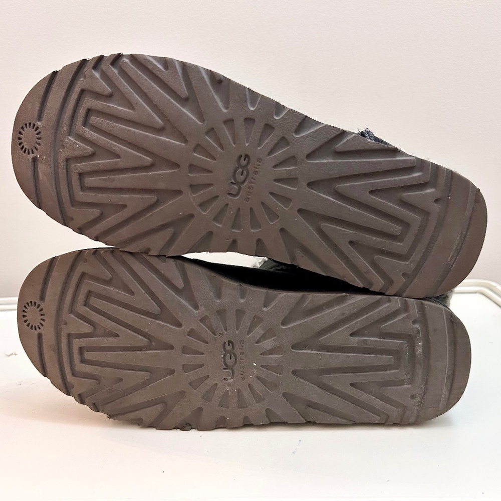 WOMEN’S UGG MINI BLACK BAILEY KNIT BOW BOOTS SZ 9 - Picture 11 of 11